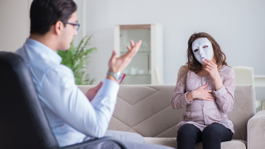 Spot a Narcissist Easily While Online Dating